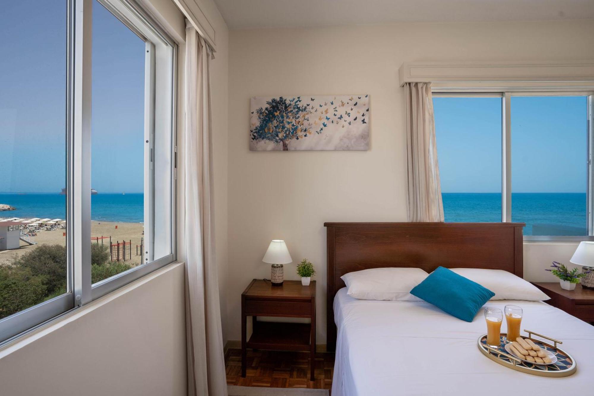 Makenzy Sandy Beachfront Paradise Ларнака Екстериор снимка