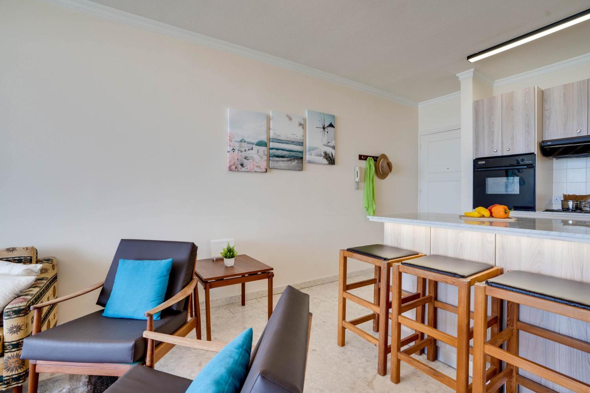 Makenzy Sandy Beachfront Paradise Ларнака Екстериор снимка