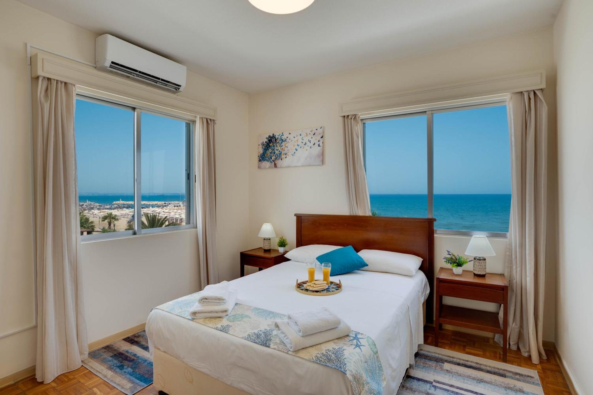Makenzy Sandy Beachfront Paradise Ларнака Екстериор снимка