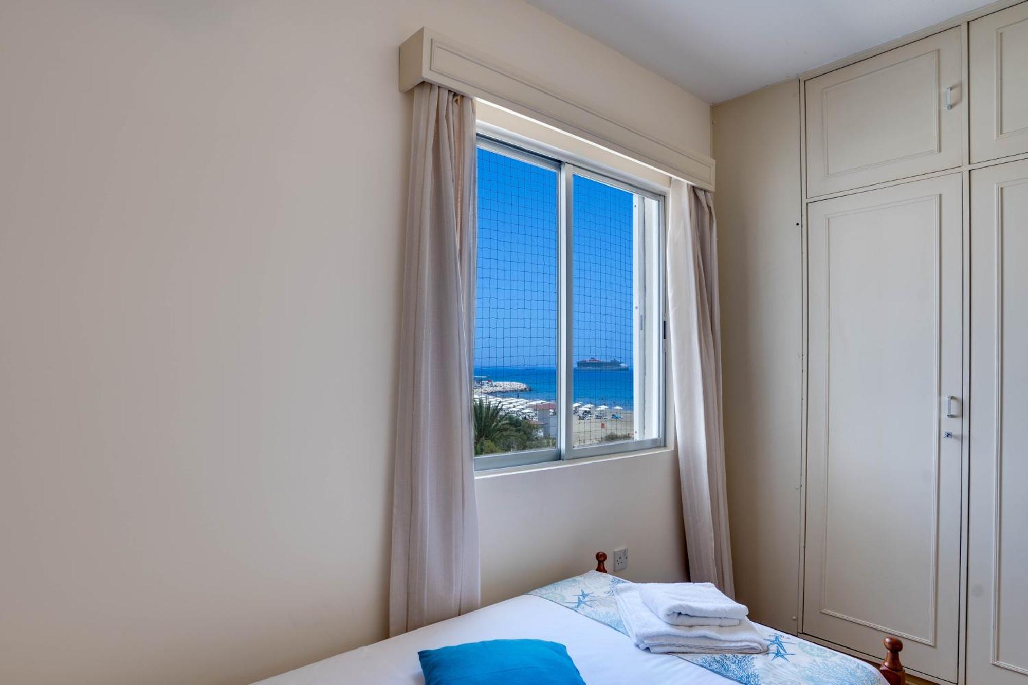 Makenzy Sandy Beachfront Paradise Ларнака Екстериор снимка