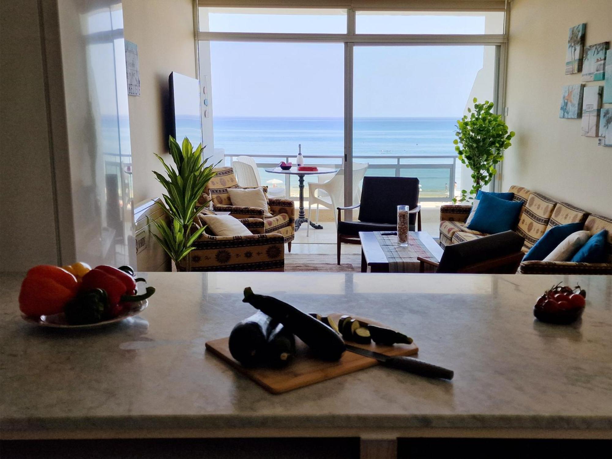 Makenzy Sandy Beachfront Paradise Ларнака Екстериор снимка