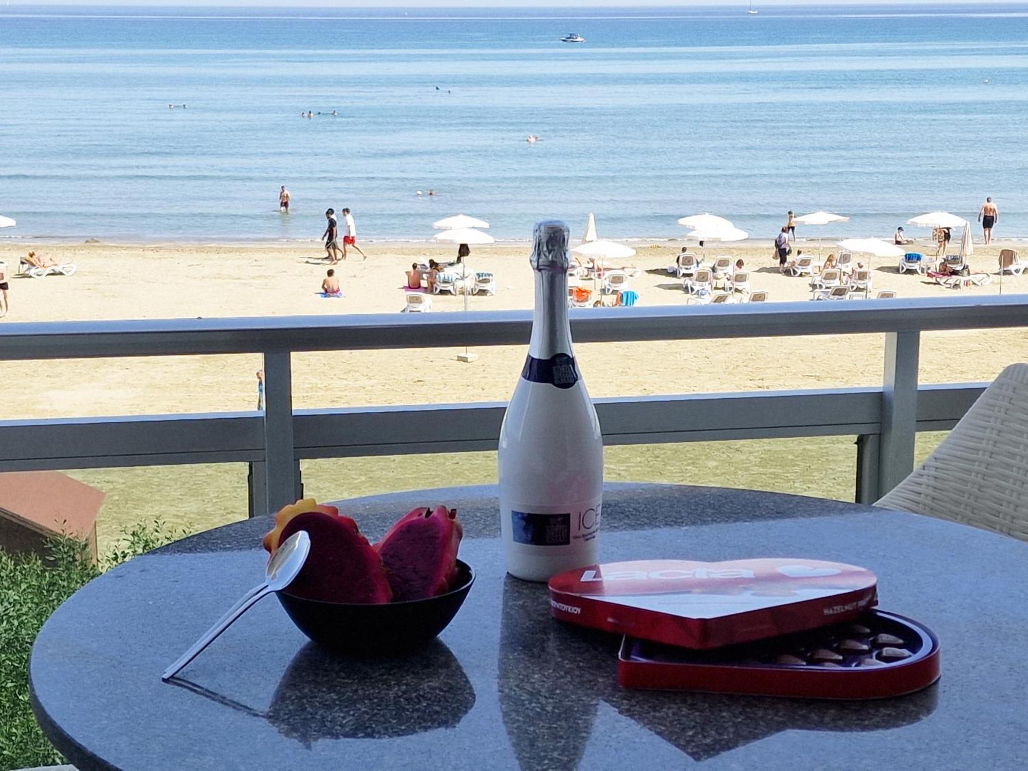 Makenzy Sandy Beachfront Paradise Ларнака Екстериор снимка