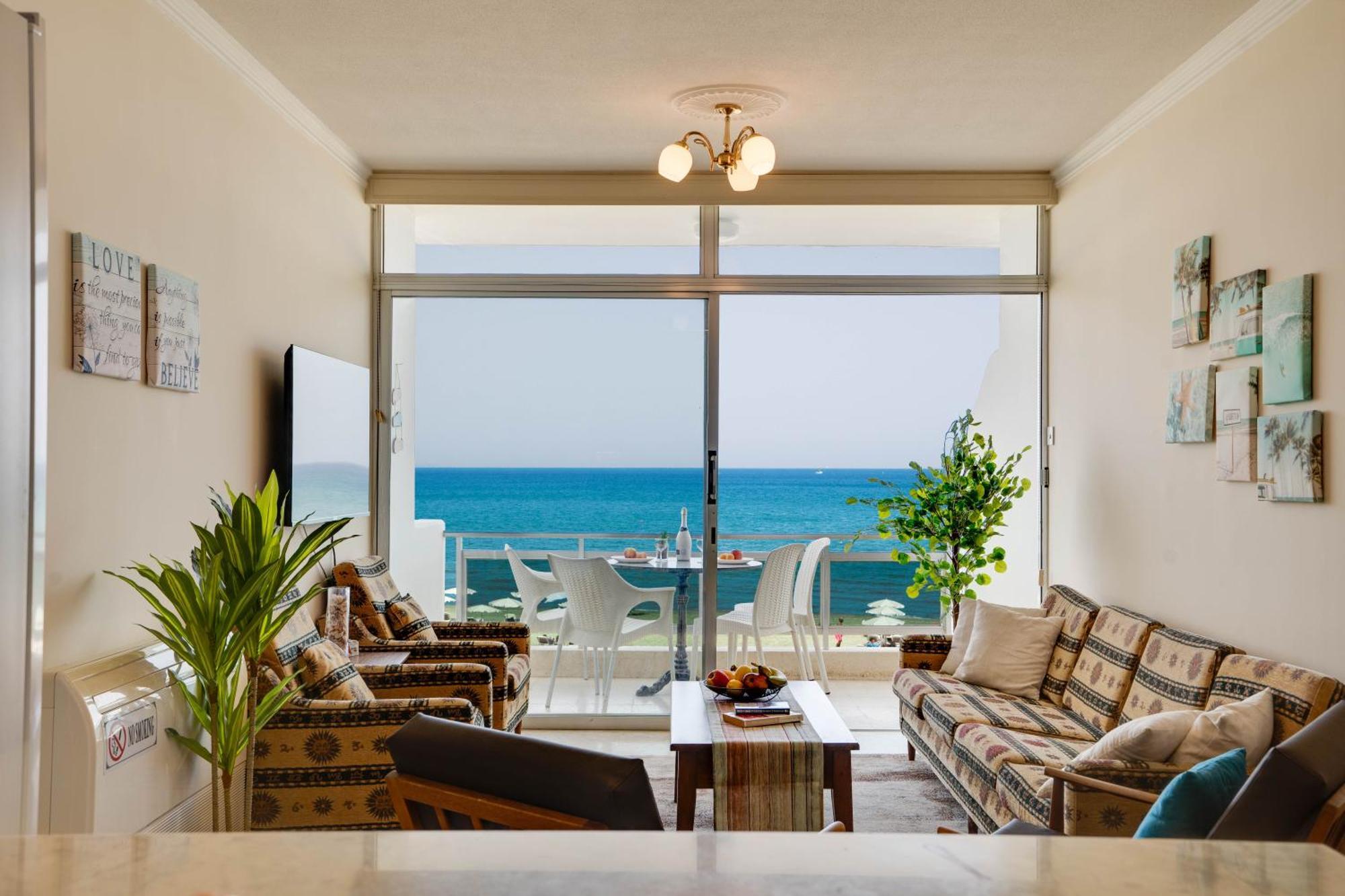 Makenzy Sandy Beachfront Paradise Ларнака Екстериор снимка